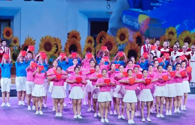 校园教师和孩子们感人的扮演点赞为孩子们自强不息的精神点赞 校园教师和孩子们感人的扮演点赞为孩子们自强不息的精神点赞