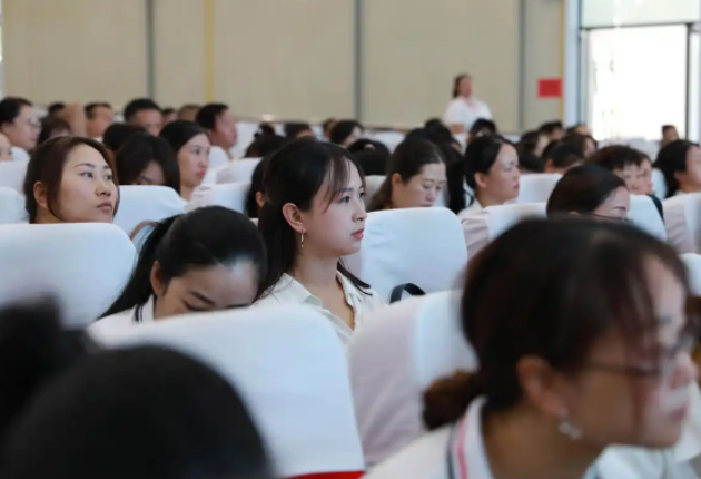 数字素养提高等进阶课更特设心理健康教育等年代必修课