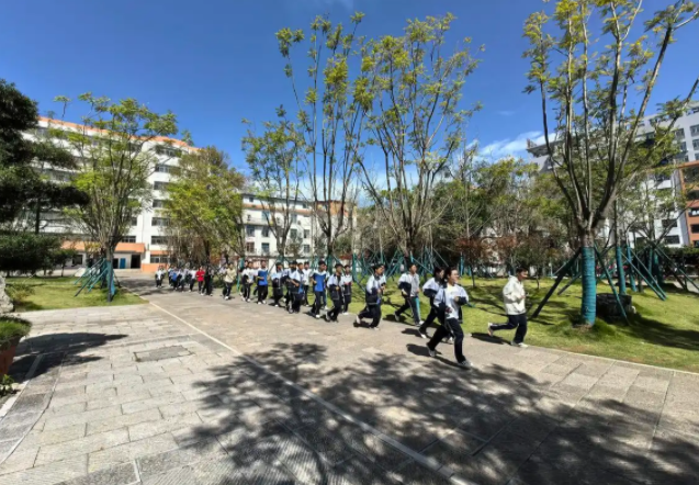 而是要扬谷造峰数字化教学有助于实现教育资源高位均衡 而是要扬谷造峰数字化教学有助于实现教育资源高位均衡