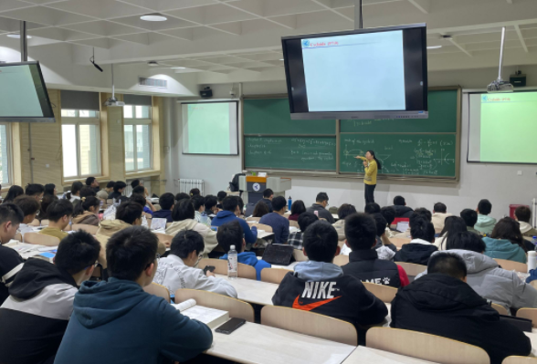 玩命的中学快乐的大学的阶段性异化折射出教育生态的深层矛盾 玩命的中学快乐的大学的阶段性异化折射出教育生态的深层矛盾